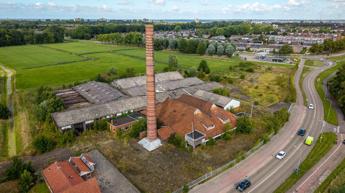 De locatie waar een oude steenfabriek staat en waar een Aldi had moeten komen