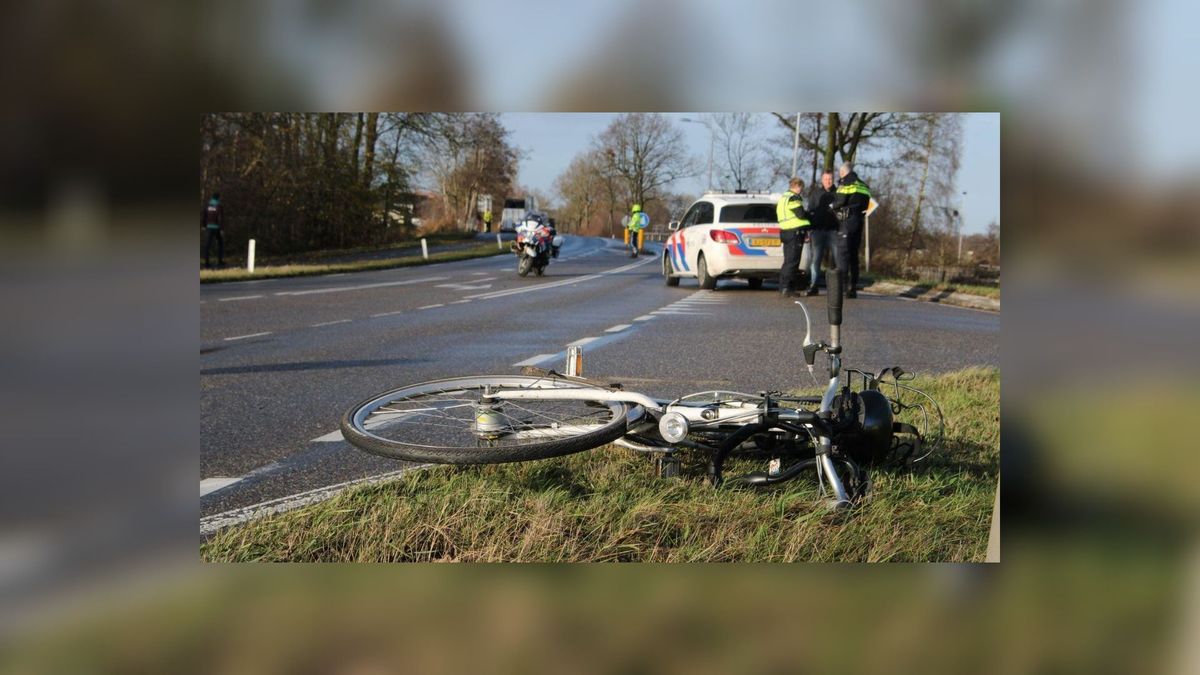 Fietsster ernstig gewond bij ongeluk Ryptsjerk