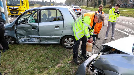 Ongeluk in Emmen: twee gewonden. Ongeluk in Emmen: twee gewonden.