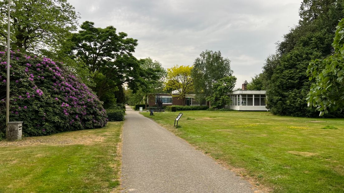 De voormalige tuinbouwschool en tuinen in Frederiksoord.