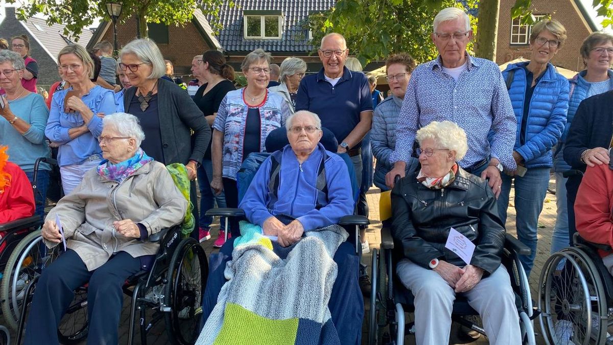Hoog bezoek in Salland: Heeten geniet dik 78 seconden van aankomst Koninklijk echtpaar