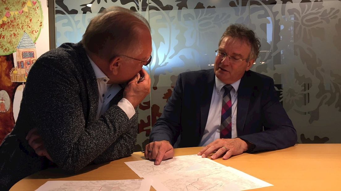 Wethouder Wagemans en Hans van Holten in gesprek