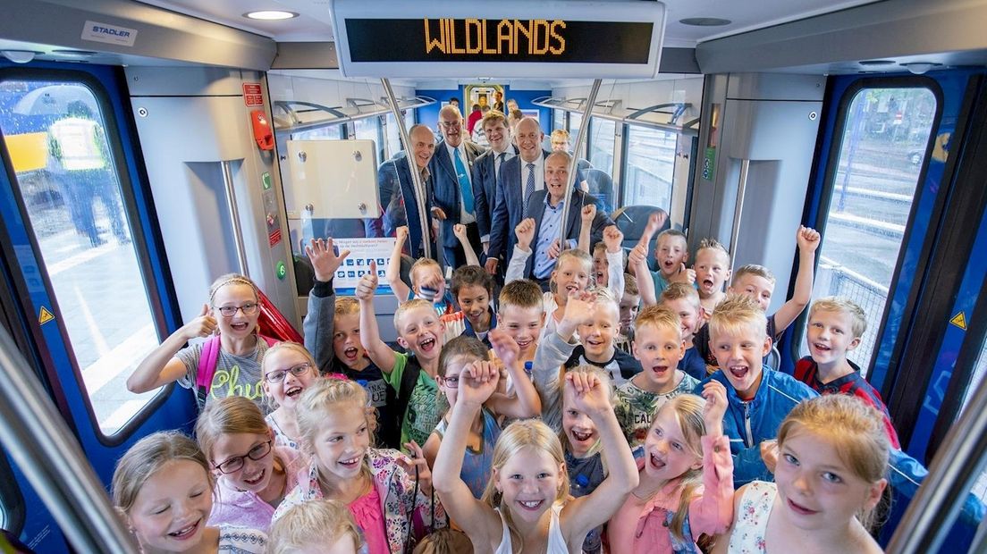 Scholieren uit Mariënberg met de trein naar Wildlands