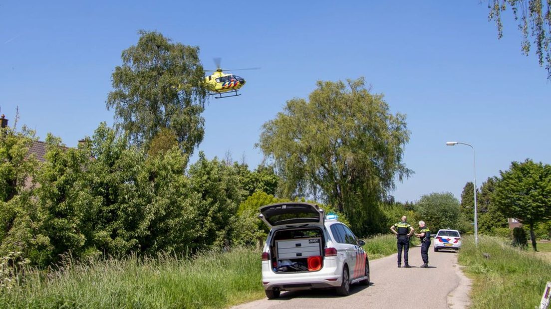 De politie doet onderzoek in Zaltbommel.