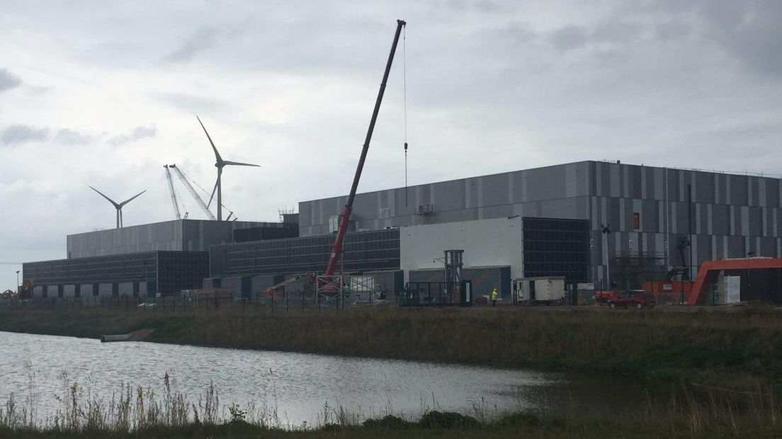 Het Google-datacenter in de Eemshaven in aanbouw