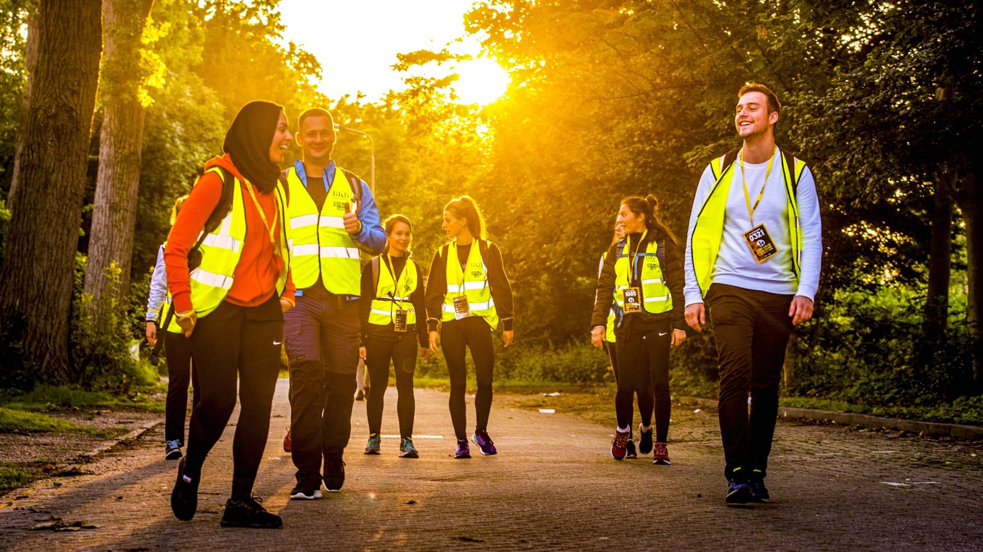 Wandelaars trotseren hitte en noodweer tijdens Nacht van de Vluchteling
