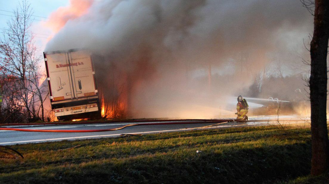 Dodelijk ongeluk o pde N377 bij Dedemsvaart (Rechten: Van Oost Media)