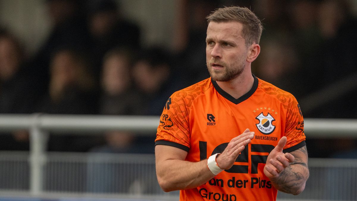 VV Katwijk laat na titelstrijd tweede divisie verder open te breken en verliest bij koploper Hoek