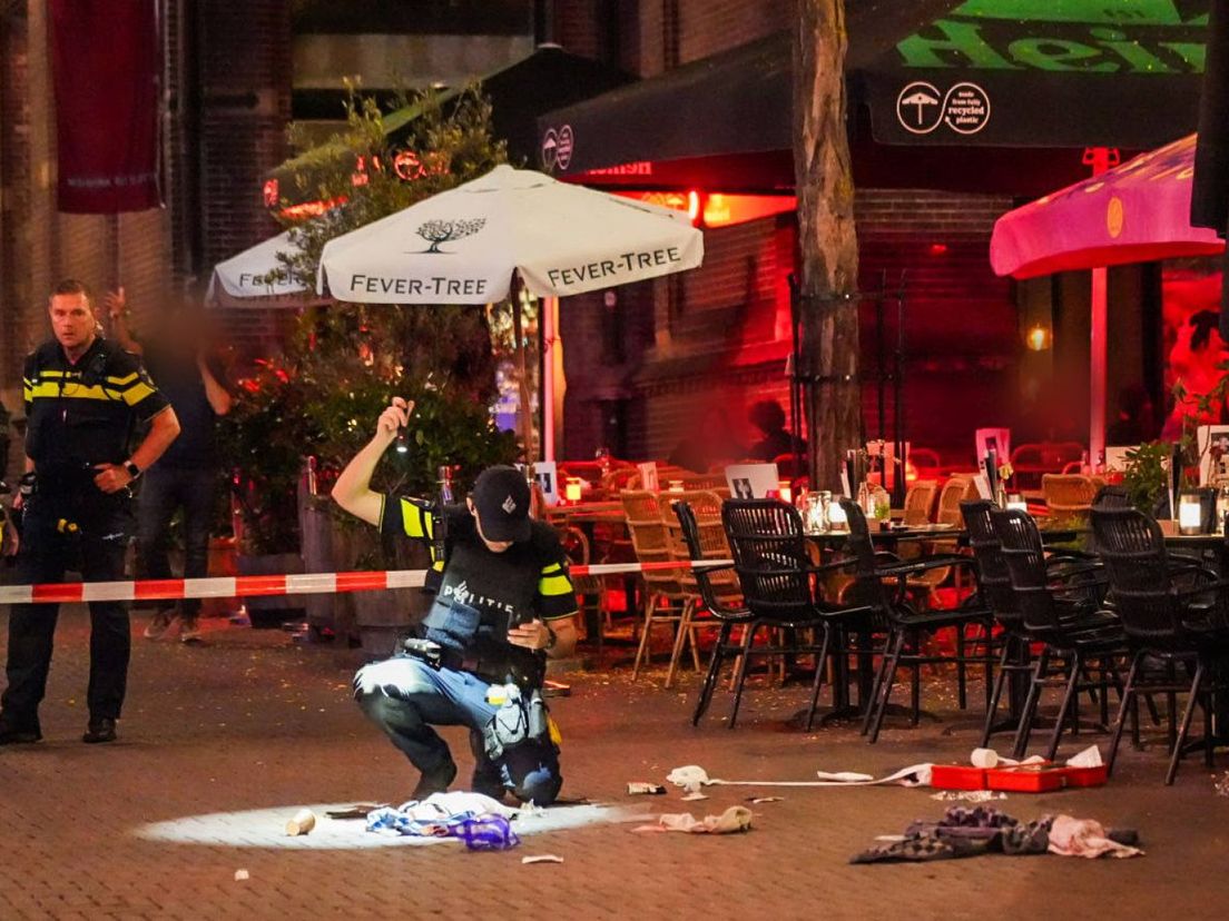 De politie onderzoekt de toedracht van het steekincident.