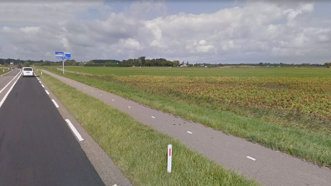 Het fietspad naast de N57 bij Burgh-Haamstede, archieffoto