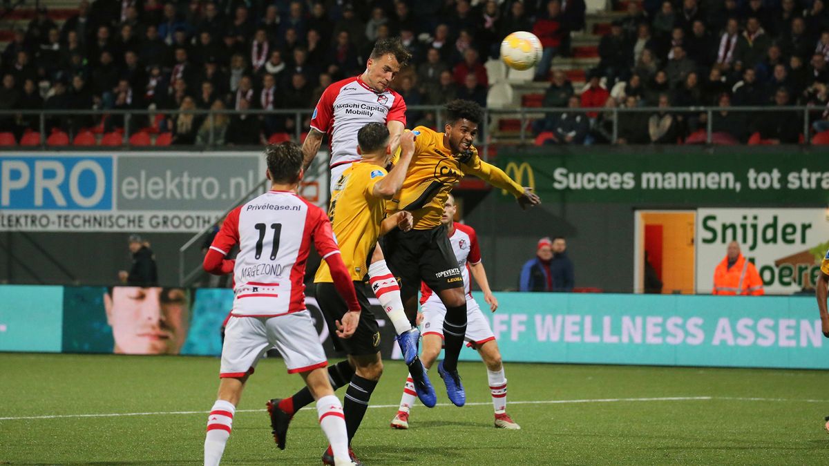 Promovendus Nick Bakker hangt voetbalschoenen aan de wilgen