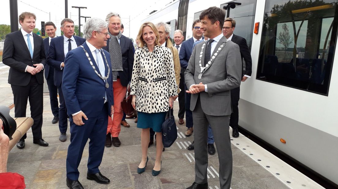 Staatssecretaris Van Veldhoven met de burgemeesters van Zoetermeer (l) en Lansingerland 