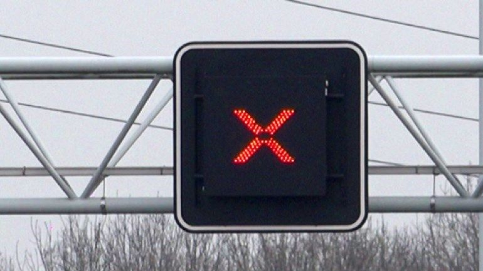 Megafile op A15 na ongeluk.