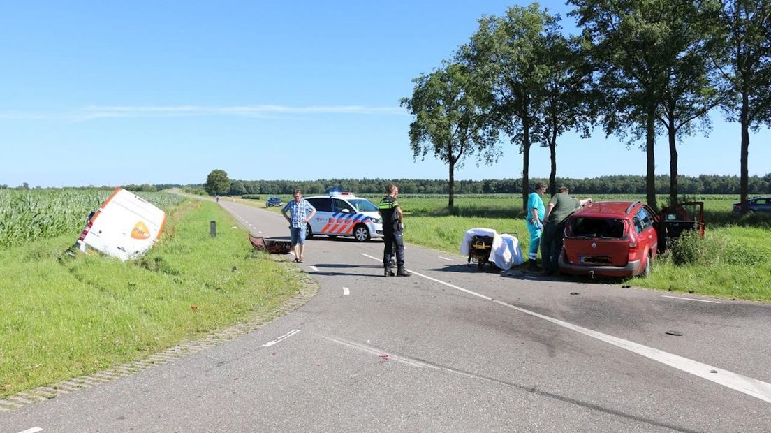 Botsing veroorzaakt ravage op kruising in Arriën