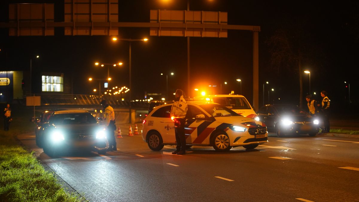 112 Nieuws: Aanhoudingen bij alcoholcontrole Deventer | Scooterrijder gewond in Enschede