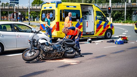 Motorrijder zwaargewond na eenzijdig ongeluk in Capelle aan den IJssel. Motorrijder zwaargewond na eenzijdig ongeluk in Capelle aan den IJssel.
