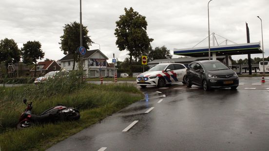 112 Nieuws: scooterrijder gewond bij aanrijding in Nieuwleusen. 112 Nieuws: scooterrijder gewond bij aanrijding in Nieuwleusen.