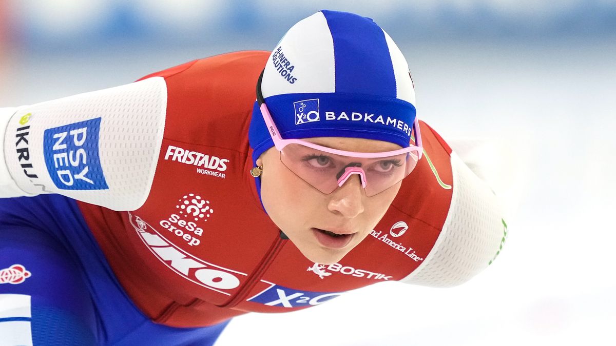 Joy Beune verslaat sprintkampioen Jenning de Boo op 3000 meter
