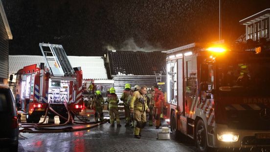 Brand in Scherpenzeel • drie auto's beschadigd