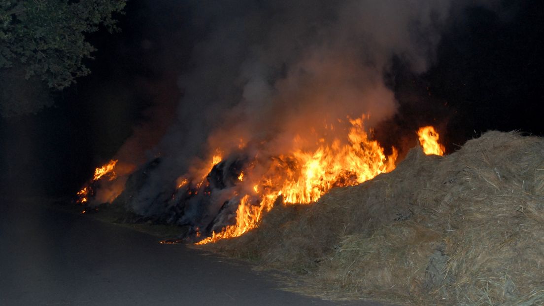 De grasbult staat in brand