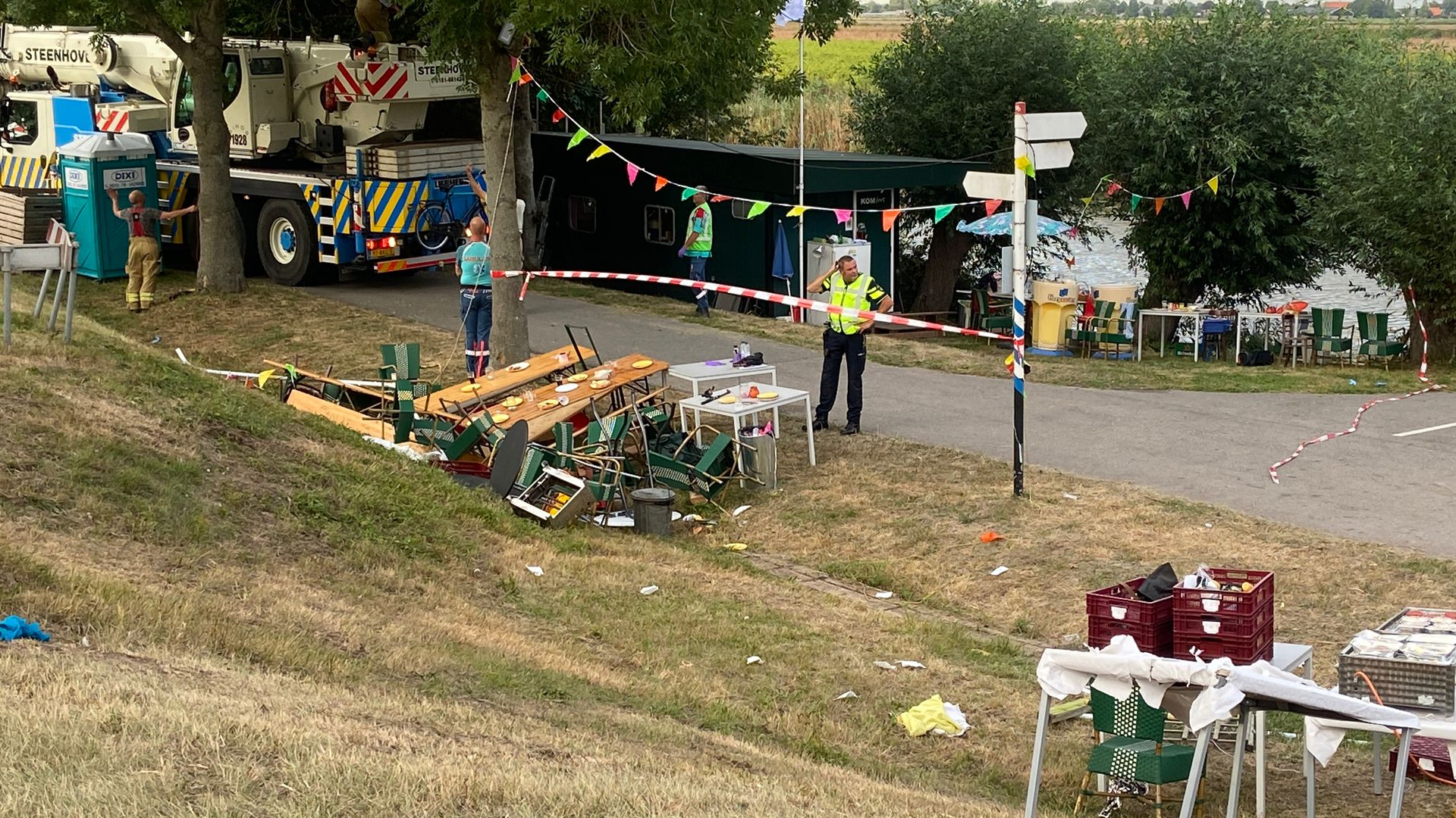 Liveblog Teruglezen: Vrachtwagen Rijdt In Op Feest Ijsclub Nieuw ...