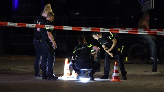 Schoten gelost op parkeerplaats bij flat Nieuws