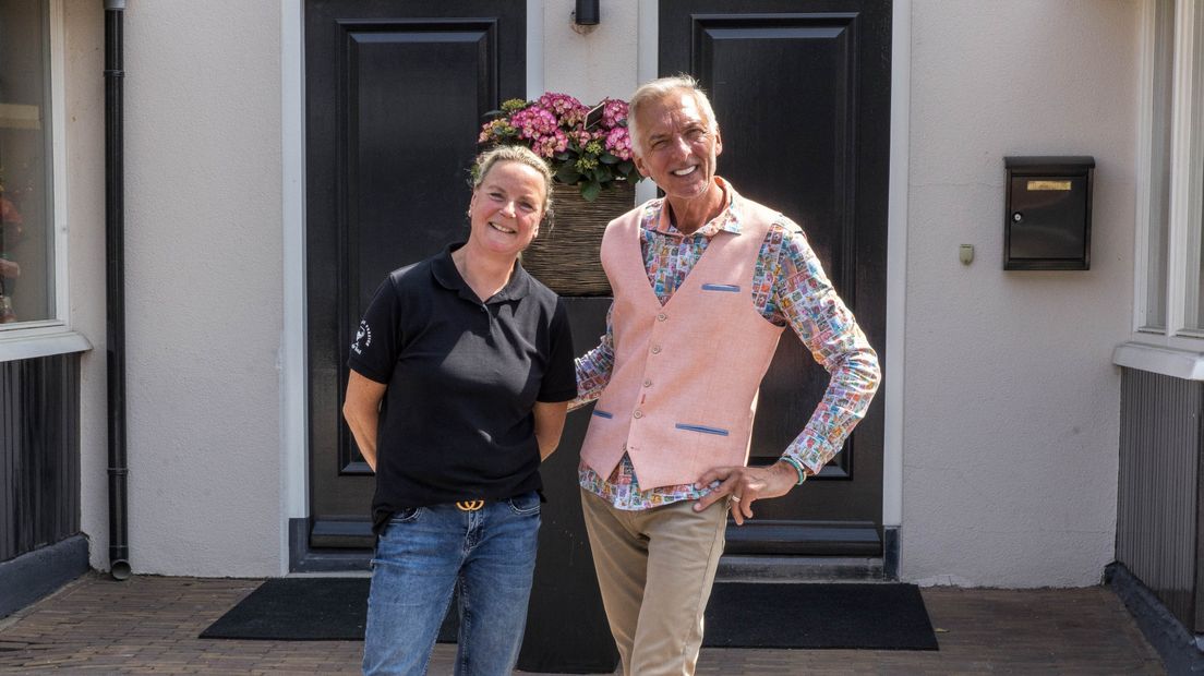 Erica en Martien voor hun Code Rosé