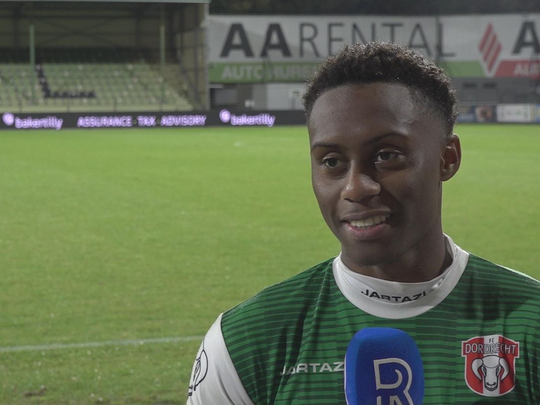 Gianni dos Santos na afloop van FC Dordrecht-Almere City (2-2)