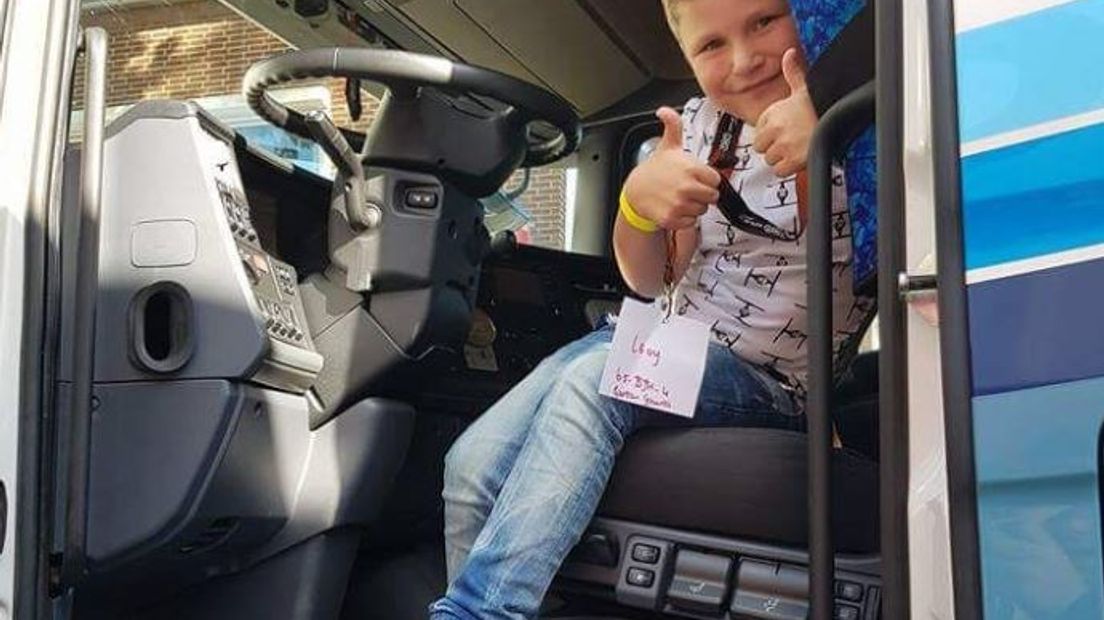 135 lichamelijk en/of verstandelijke beperkte mensen hadden zaterdag de dag van hun leven. Ze mochten meerijden in een van de 135 trucks tijdens de Gendtse Truckrun. 'Ze hadden een smile van oor tot oor', vertelt Brenda van Swaaij van de organisatie.