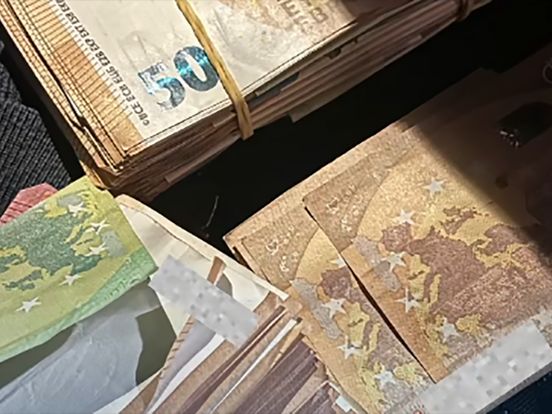 Aanhouding met duizenden euro's in broekzak | Tas uit raam gegooid tijdens achtervolging