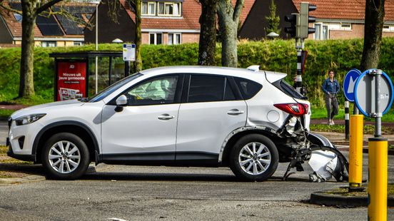 Ongeluk met twee autos in Utrecht. Ongeluk met twee autos in Utrecht.