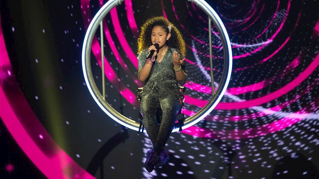 Yosina (11) uit Olst wint de finale van The Voice Kids