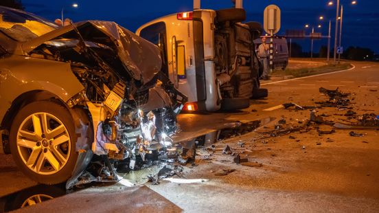 Ongeluk met 2 autos in Amstelhoek. Ongeluk met 2 autos in Amstelhoek.