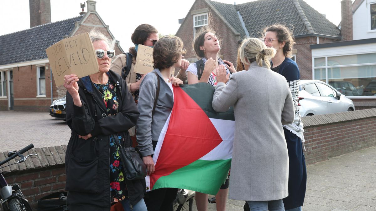 Pro-Palestina-protest in Katwijk verboden, demonstranten toch aanwezig