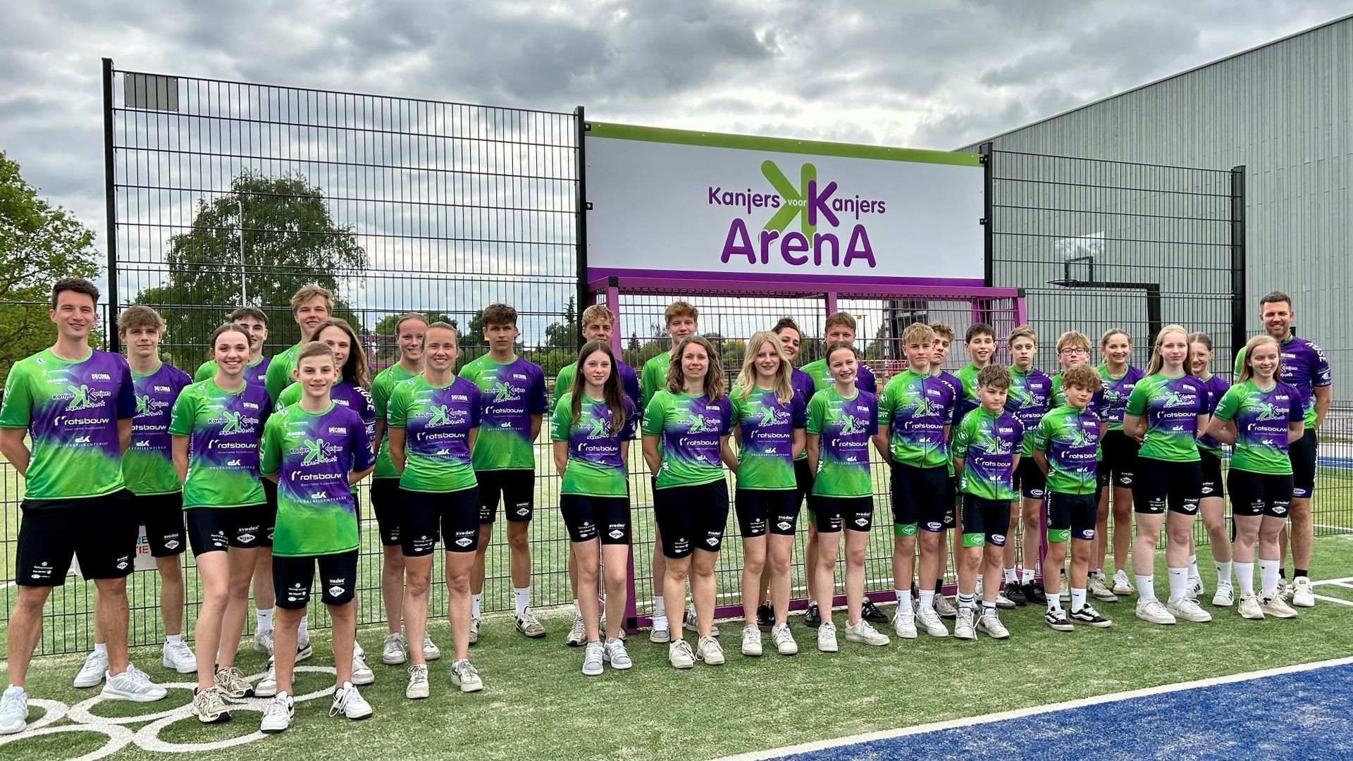 Leerlingen Marianum beklimmen Stelvio-pas voor het goede doel