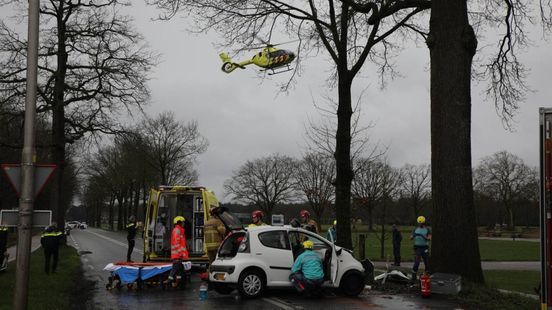 Automobilist met spoed naar ziekenhuis