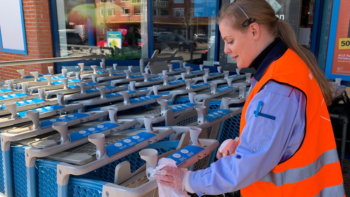 Coronabeleid bij supermarkt Hurdegaryp: poetsen, karren en klantlimiet
