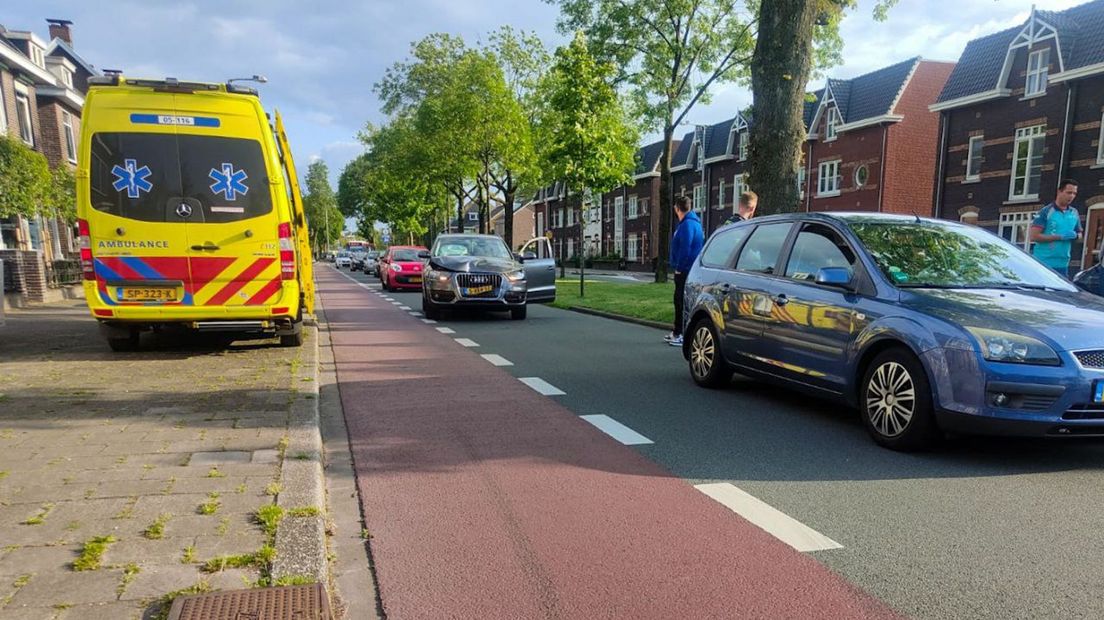 Eén gewonde bij kop-staartbotsing in Enschede