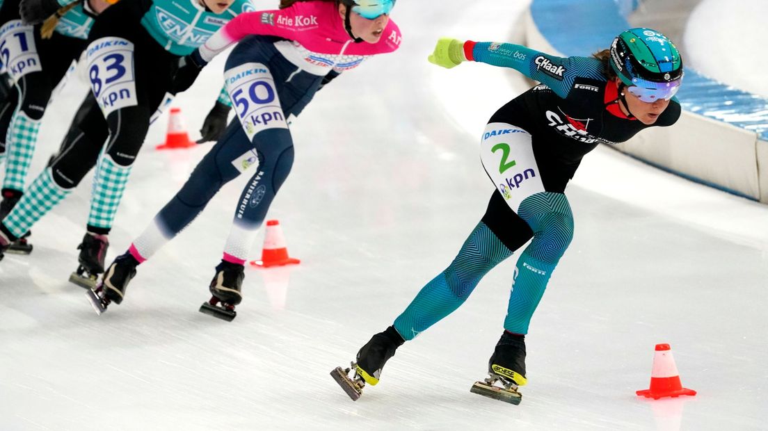 Janneke Ensing op kop van het peloton