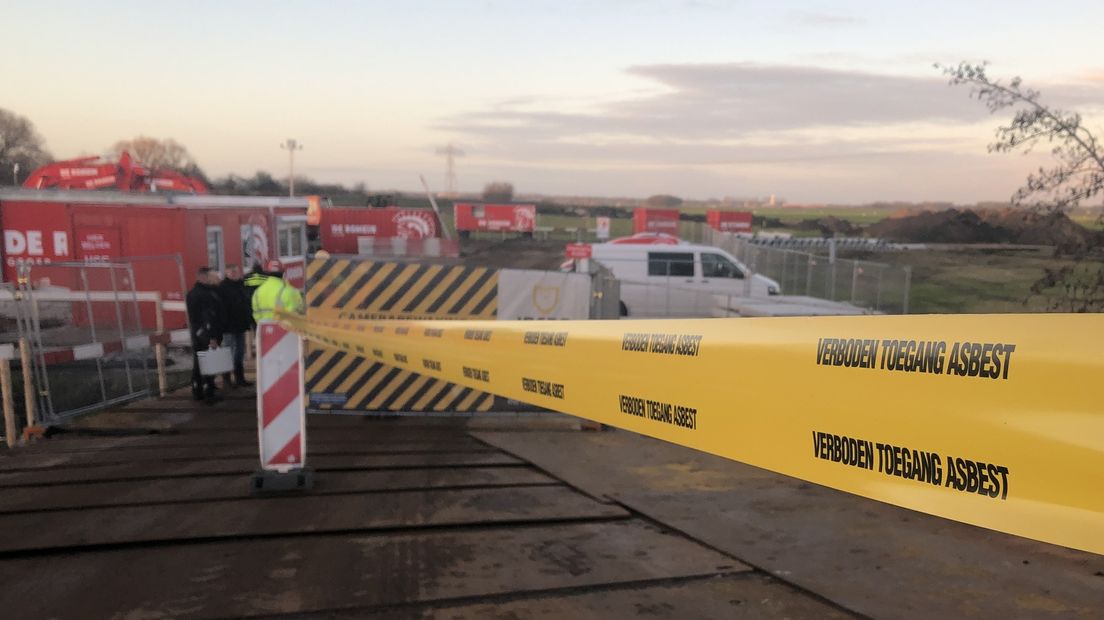 Op 11 december werd er asbesthoudend materiaal gedumpt op de weg richting de nieuwe stikstoffabriek.