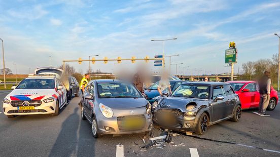 Ongeluk met 4 autos in Amersfoort. Ongeluk met 4 autos in Amersfoort.