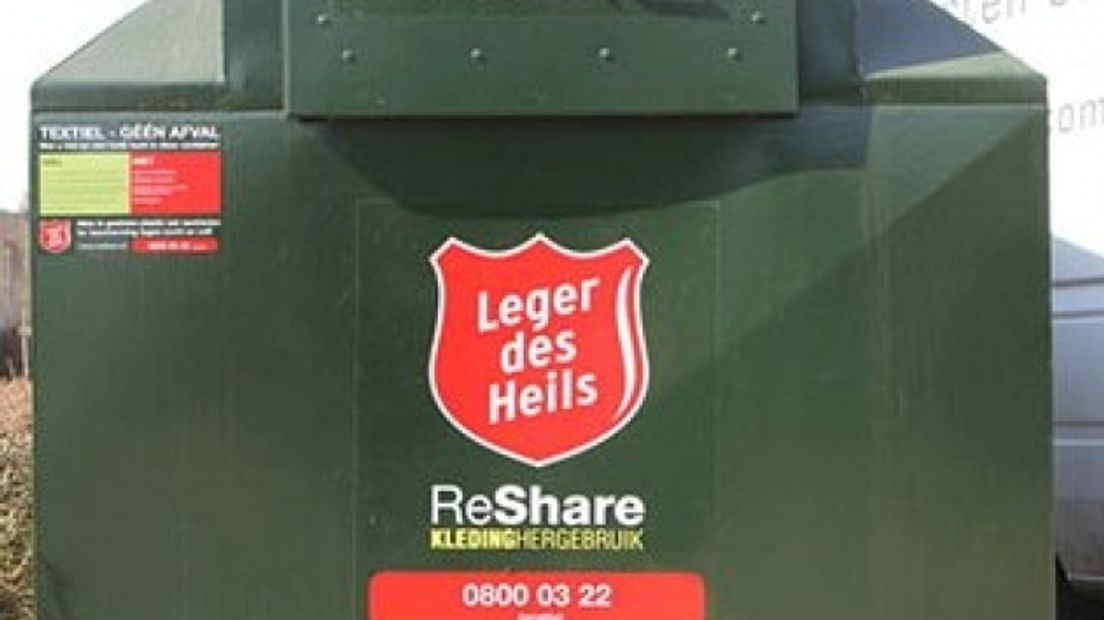 Dieven halen kledingcontainers leeg