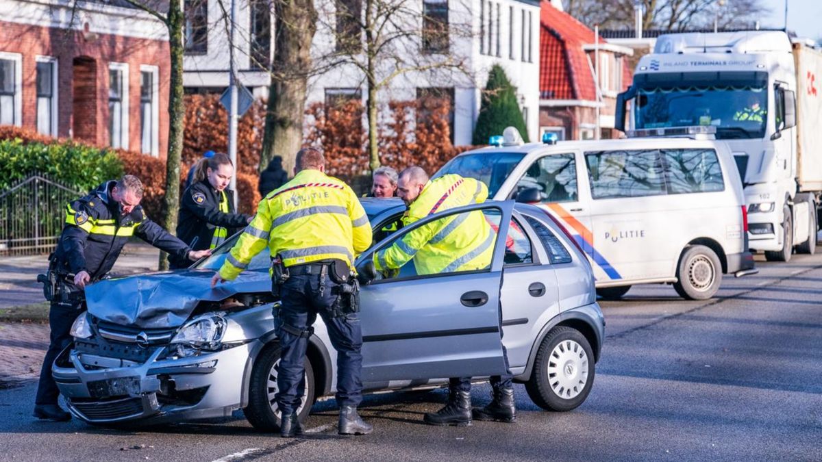 112-nieuws: Automobilist komt om het leven bij ongeluk in Musselkanaal • Meer ongelukken door spekgl