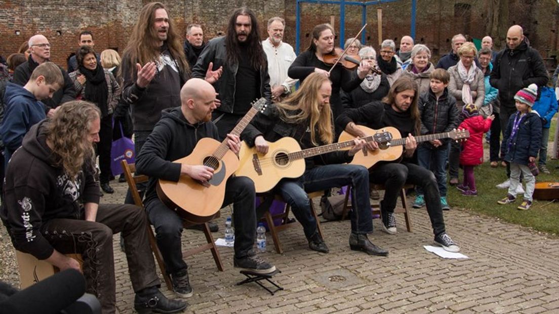 Wat hebben ze in Zuid-Amerika nou met het Geldersch Volkslied? Ze vinden het prachtig! Althans, de versie die de folk-metalband Heidevolk maakte voor het TV Gelderland-programma Een wagen vol verhalen. Het lied is een grote hit op Facebook.