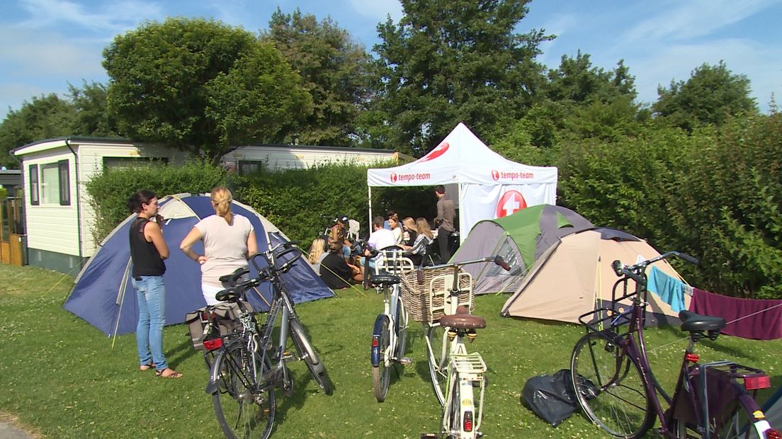 Uitzendbureau lokt jongeren uit de tent (video)