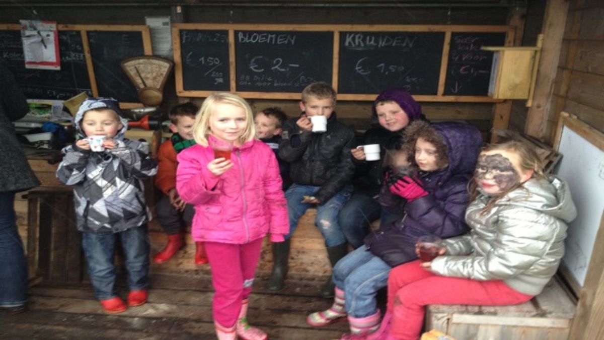 Kinderen helpen na ravage in Bovensmilde