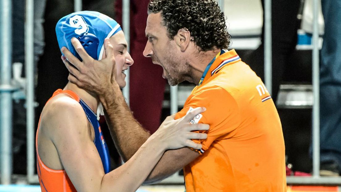 Maud Megens en Arno Havenga na de halve finale van het WK waterpolo.