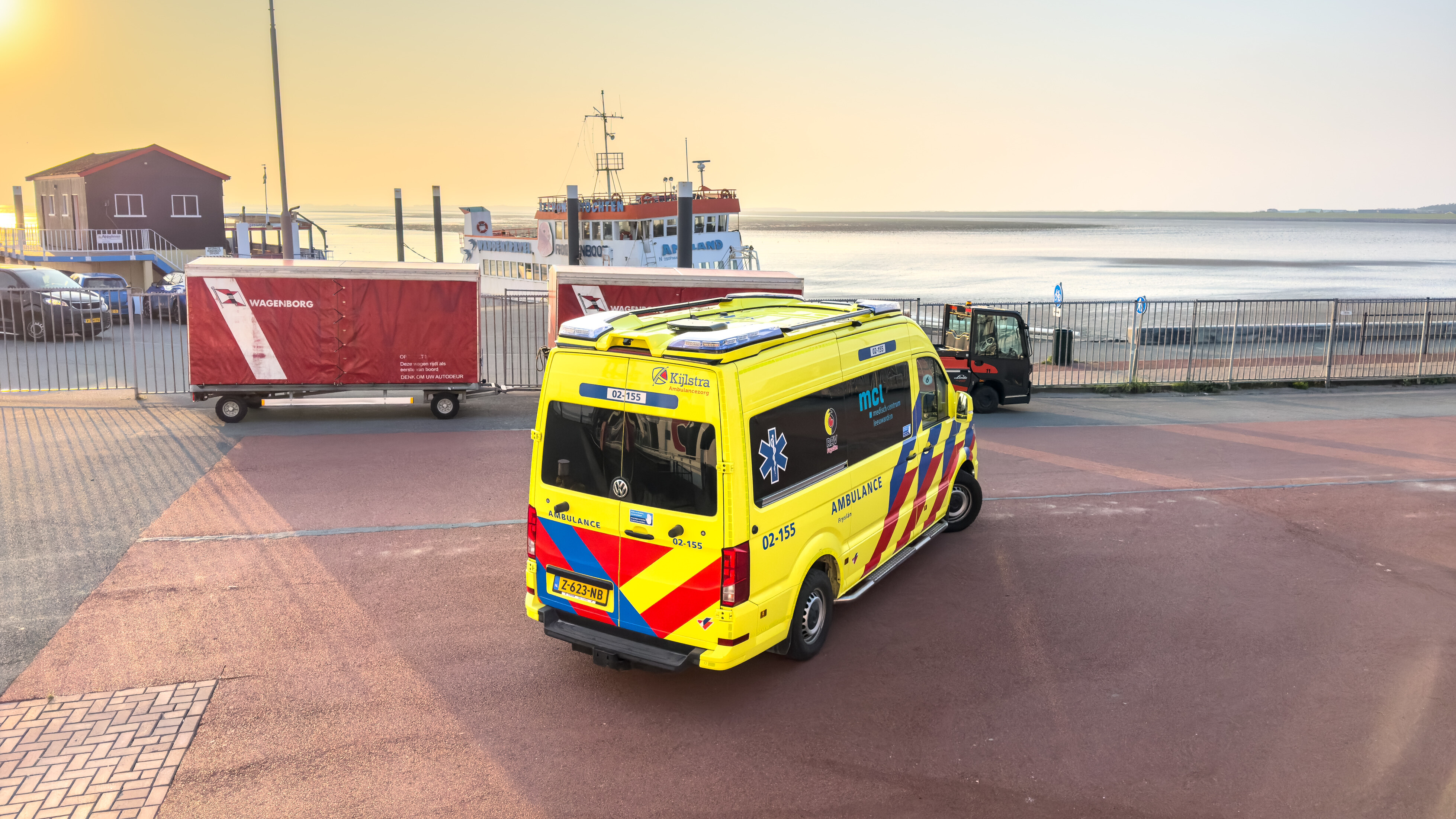 112-nijs 19 septimber: Frou ferwûne nei fal op fearboat | Twa ferwûnen by stekpartij yn Ljouwert