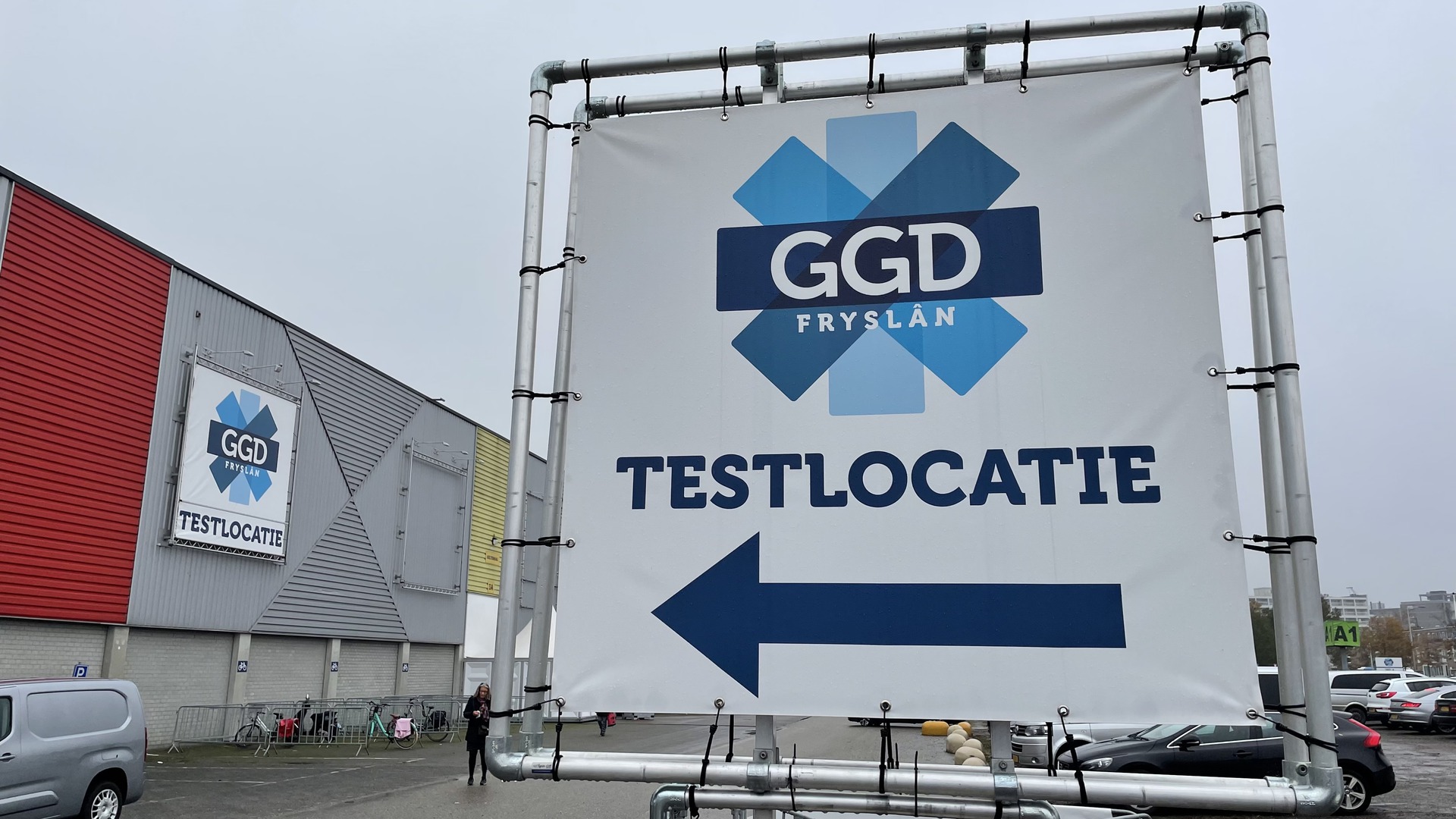 De coronatestlokaasje fan de GGD yn Ljouwert