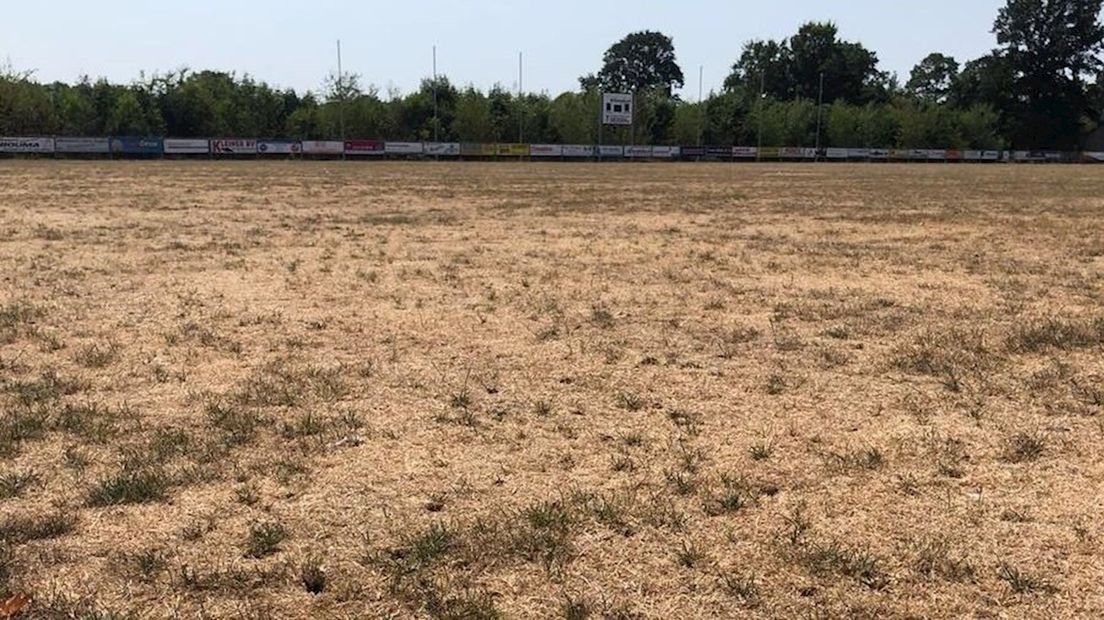Gemeente wil droge velden VV Willemsoord redden met slaan waterput